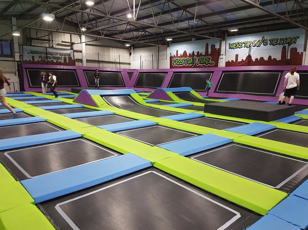 Sky High Trampoline Park景点图片