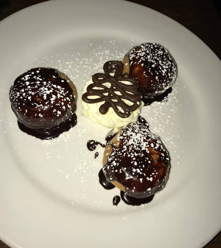 Runaway Bay餐馆和美食-Gino's Trattoria