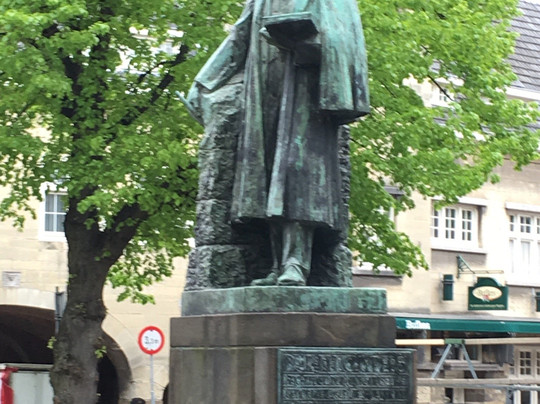 Pierre Cuypers Statue-鲁尔蒙德必去景点