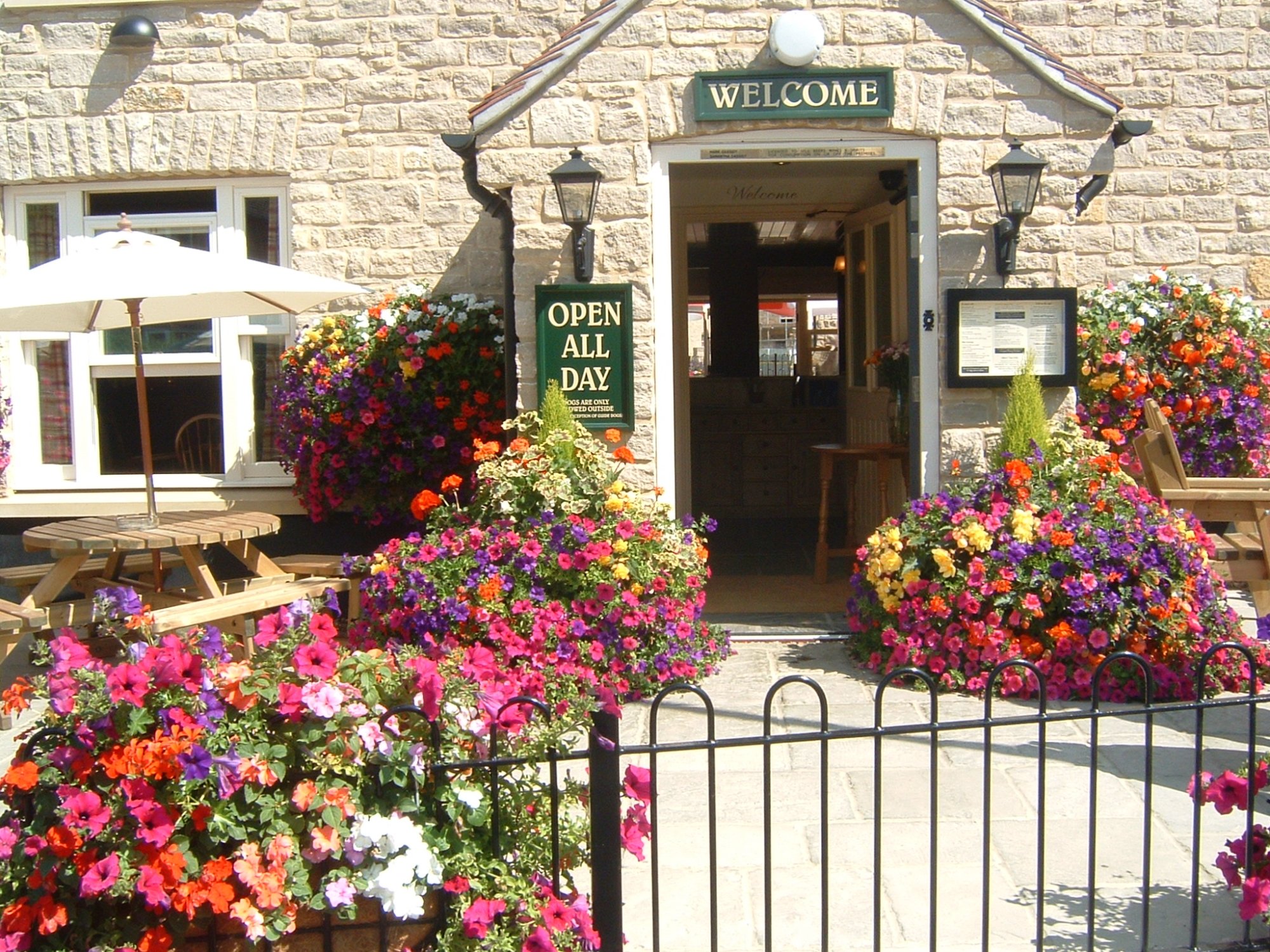 The Walnut Tree Inn-官方