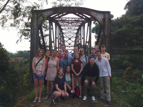 Enoss Travellers Tours-万隆必去景点