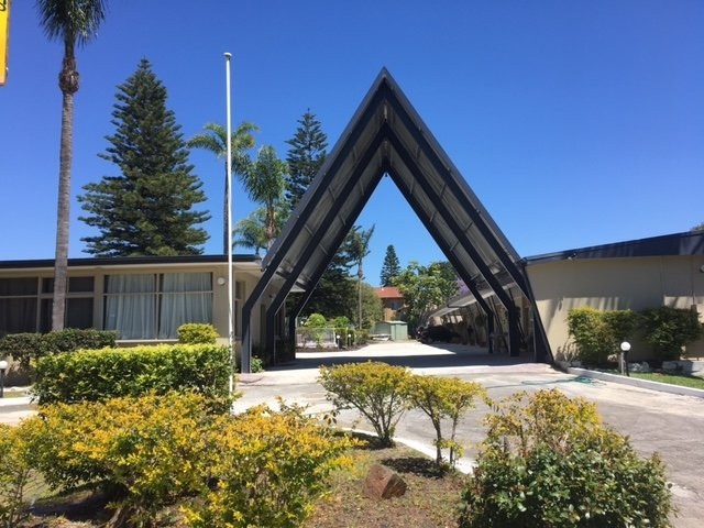 Belmont Palms Motel