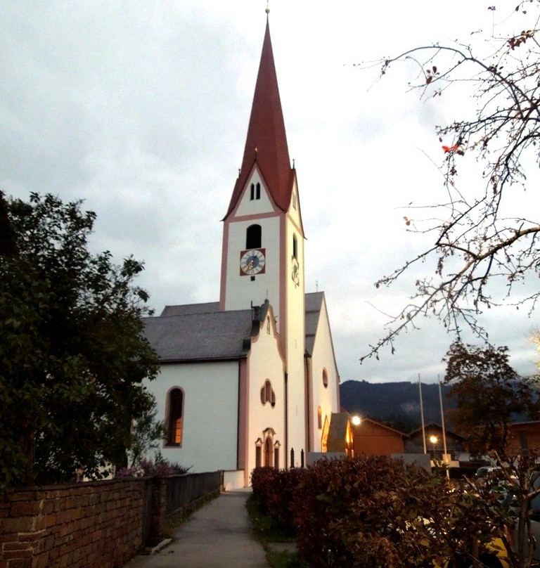 Evangelische Dreieinigkeitskirche-霍伊特必去景点