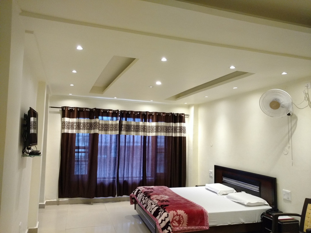 Banikhet Jarei B酒店住宿-Holiday Inn Guest House