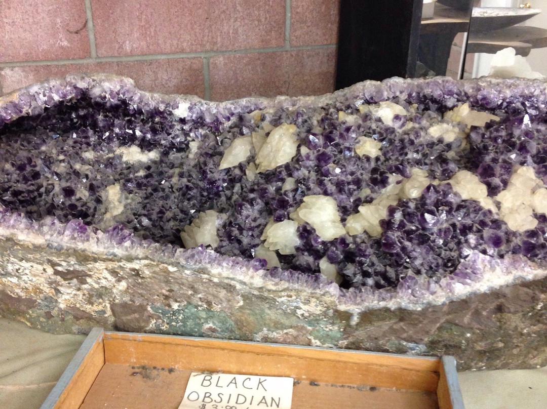 Consolidated Rock & Mineral Shop-瓦卡维尔必去景点