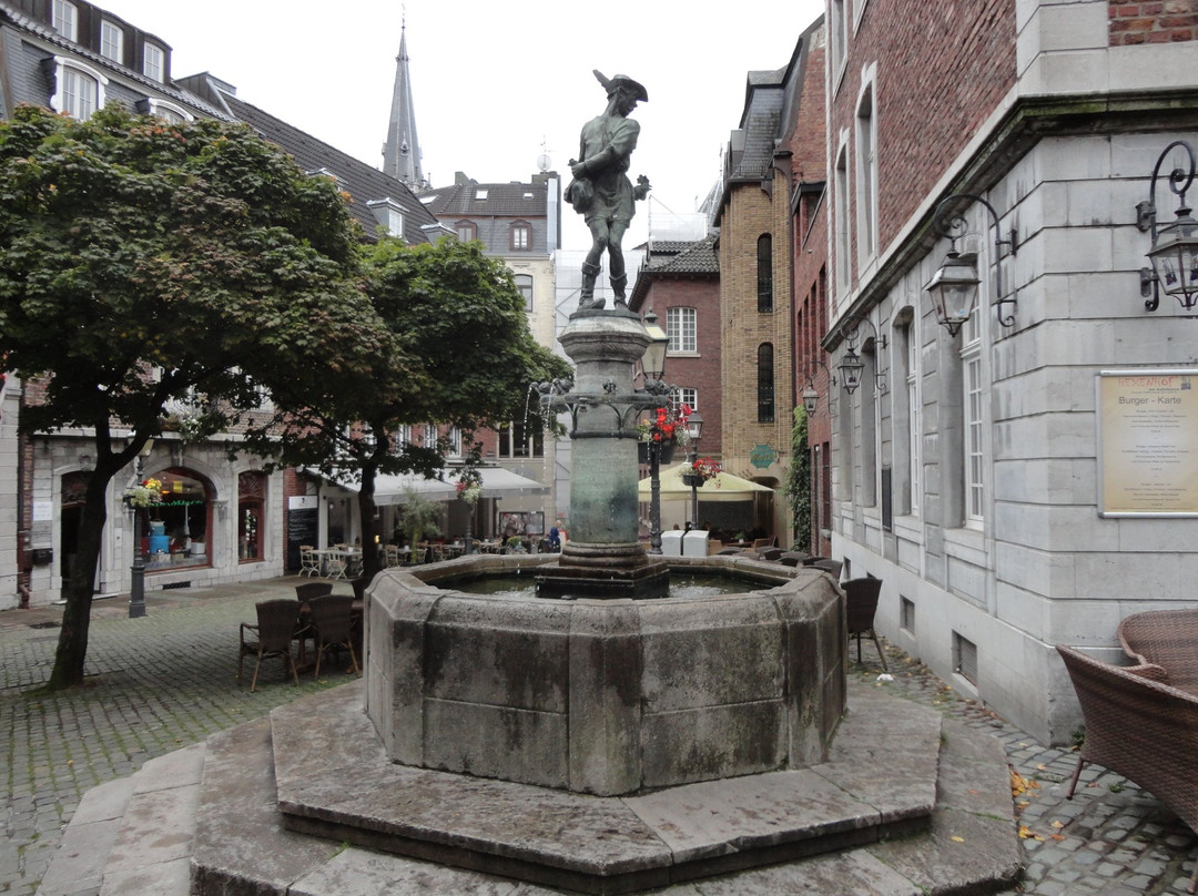 Huehnerdieb Brunnen-亚琛必去景点