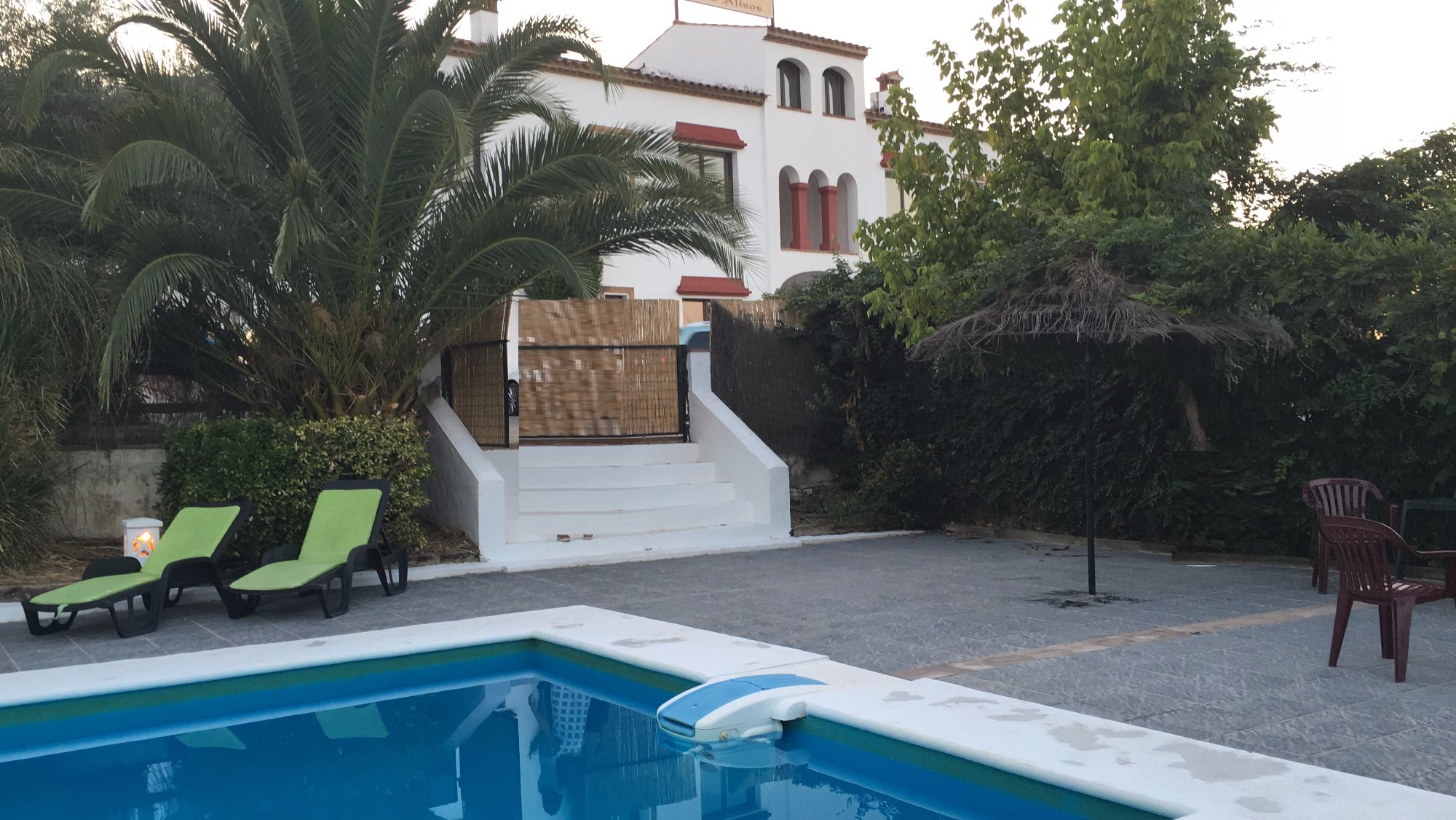 Apartamentos Rurales Los Alisos-泳池