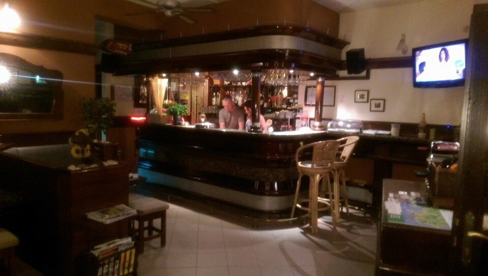 弗萨旅游景点-Papillon Cocktail Bar