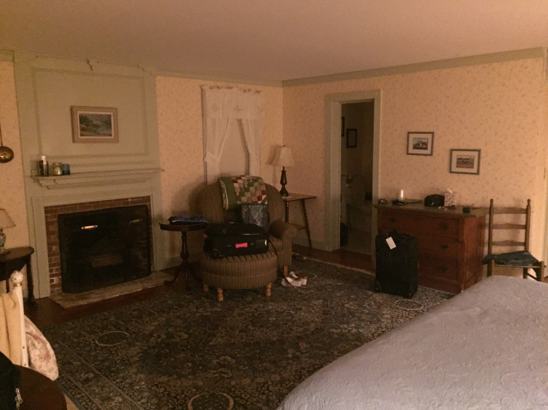 Hawk House Inn主图