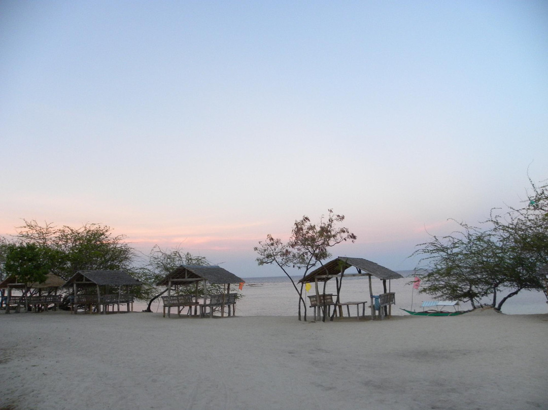 Buktot White Beach景点图片