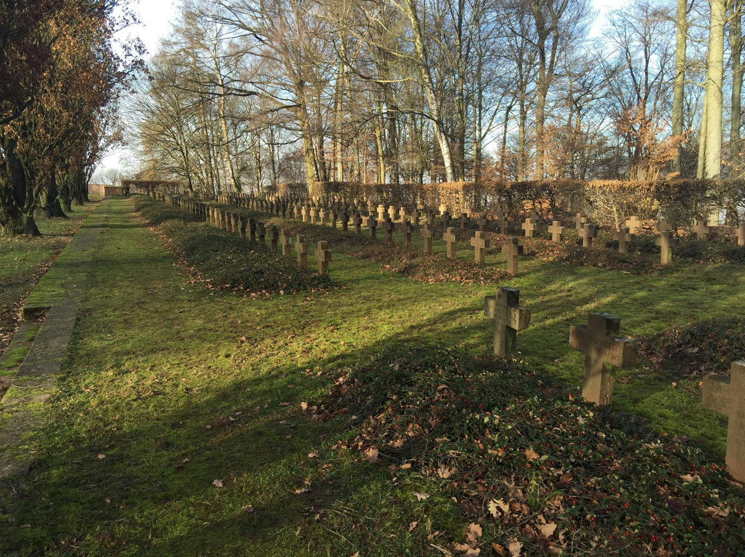 German War Cemetery景点图片