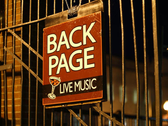 Back Page Jazz and Comedy Club-洛厄尔必去景点