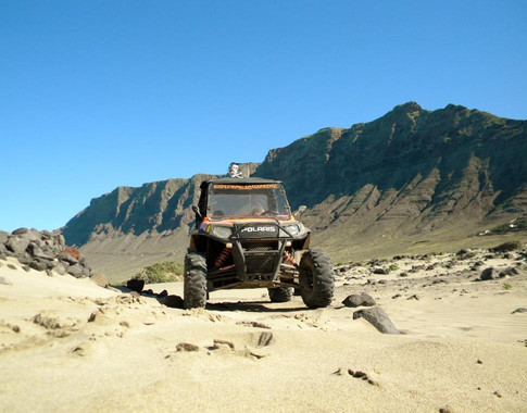 Explorar  Lanzarote-阿雷西费必去景点