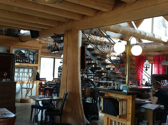 Dabendorf餐馆和美食-Dachstuhl