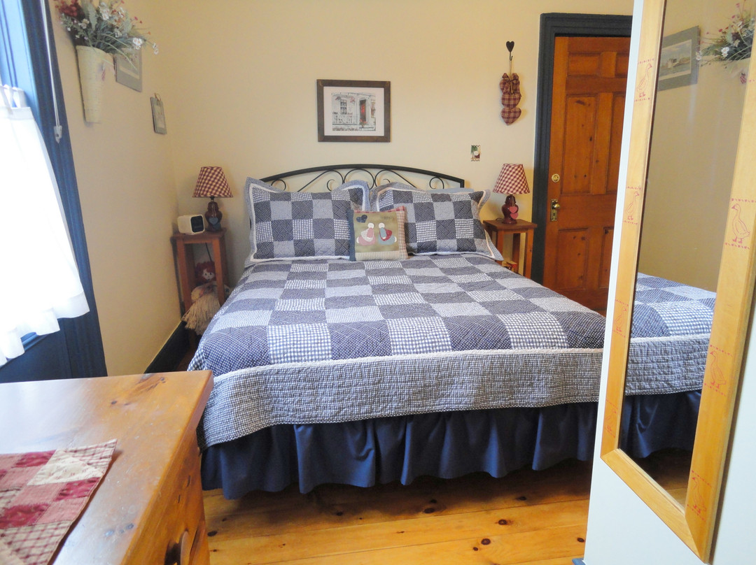 1826 Maplebird House Bed & Breakfast