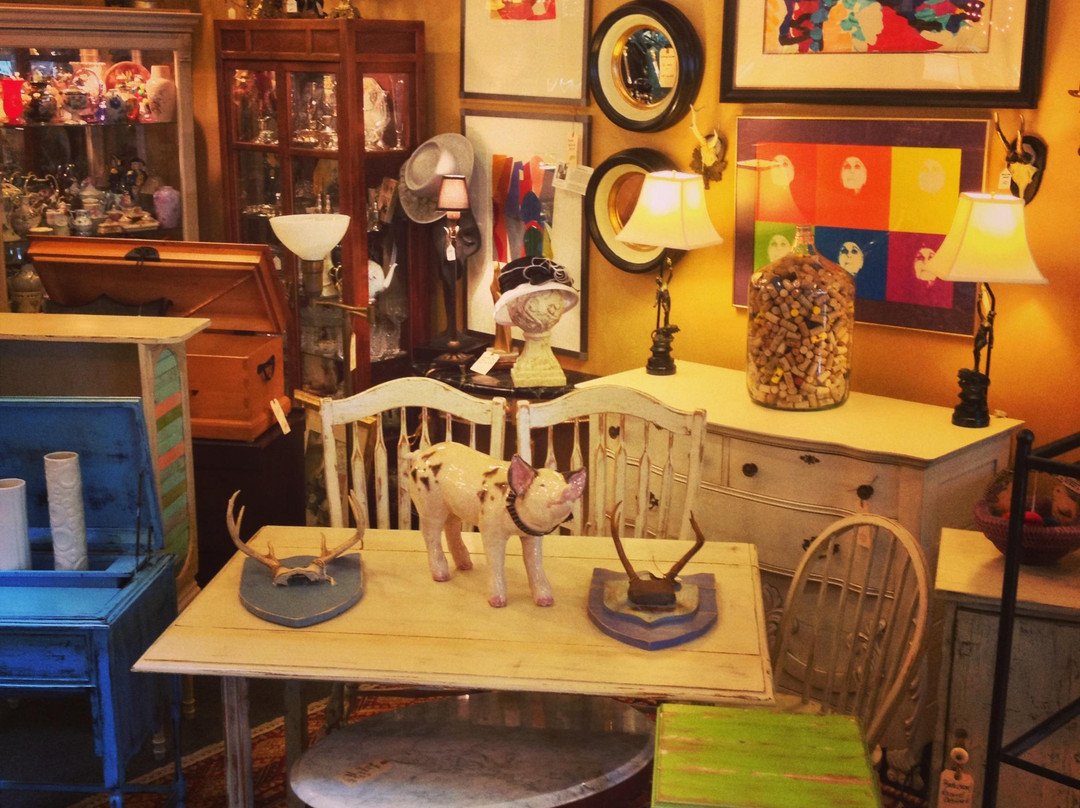 City Antiques Resale Boutique景点图片