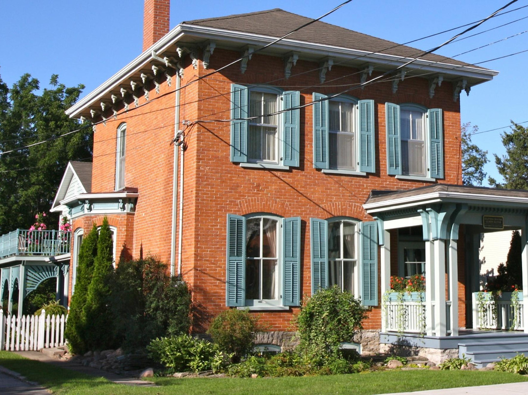 Eleven Centre Guest Suites主图