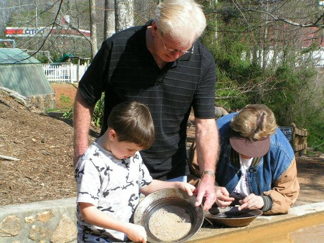 Crisson Gold Mine-达洛尼加必去景点