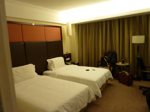 长春华天大酒店主图