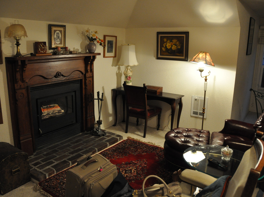 This Olde House Bed and Breakfast主图