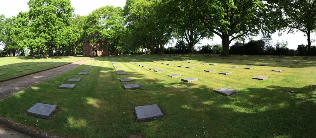 Deutscher Soldatenfriedhof Menen 1914 - 1918景点图片