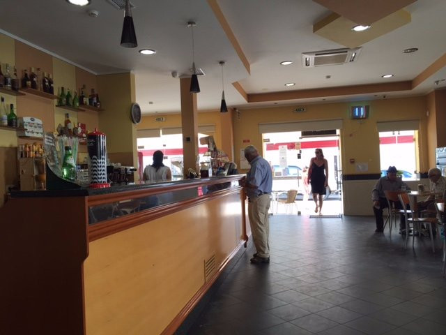 Santa Catarina da Fonte do Bispo餐馆和美食-Madeiras Pao Quente