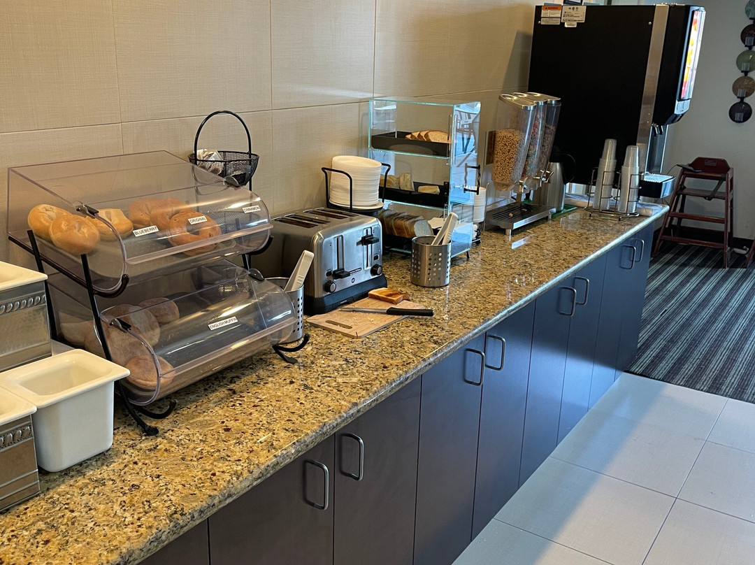 La Quinta Inn & Suites by Wyndham Fowler主图