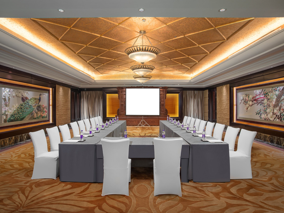 天津滨海皇冠假日酒店主图