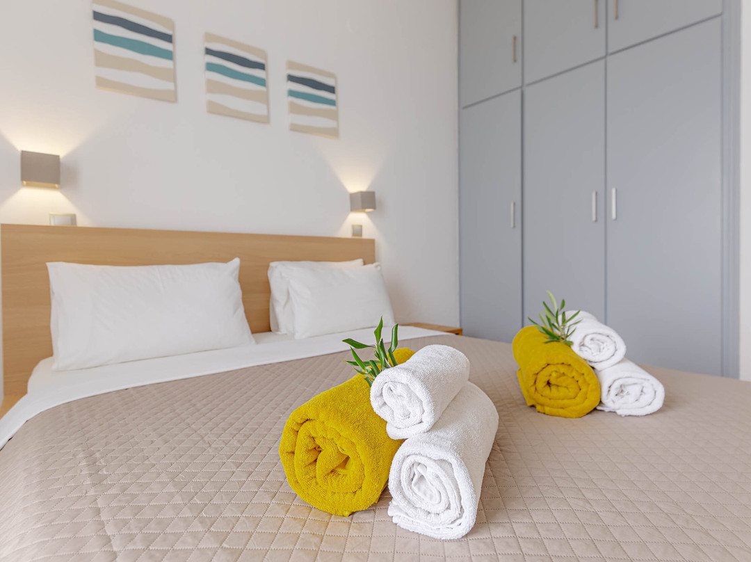 Oceanis Apartments主图