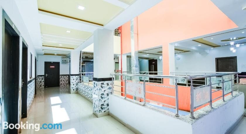 OYO 71911 Hotel Amber Palace