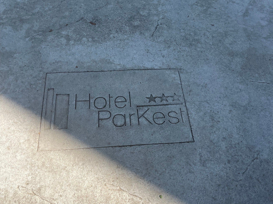 巴喀斯特酒店主图