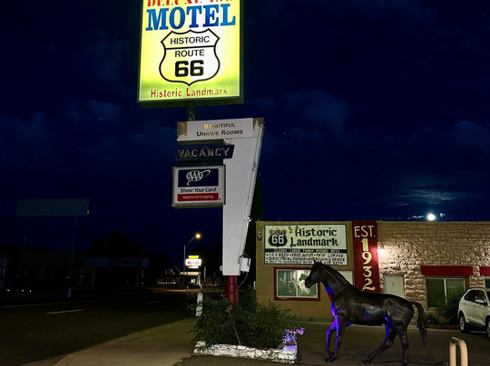 Deluxe Inn Motel主图