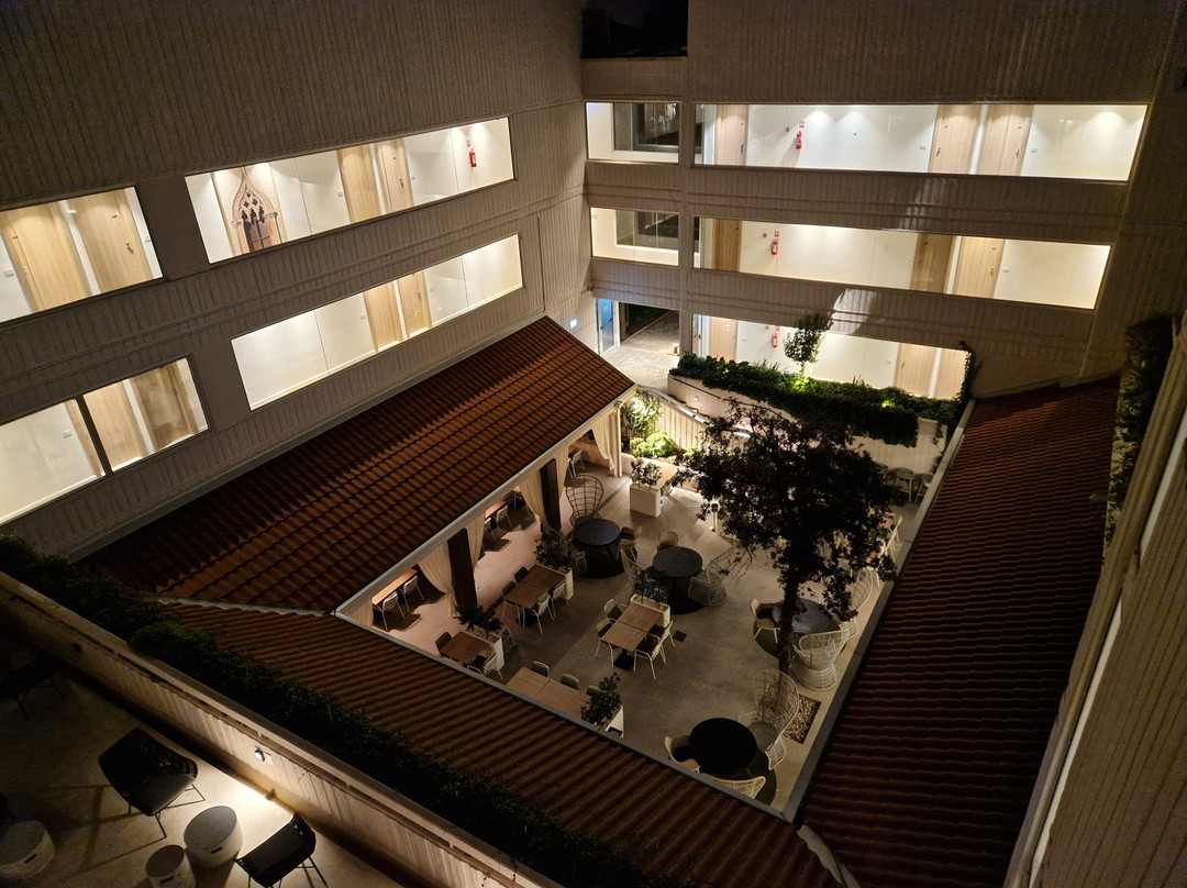 贴瑞纳酒店主图