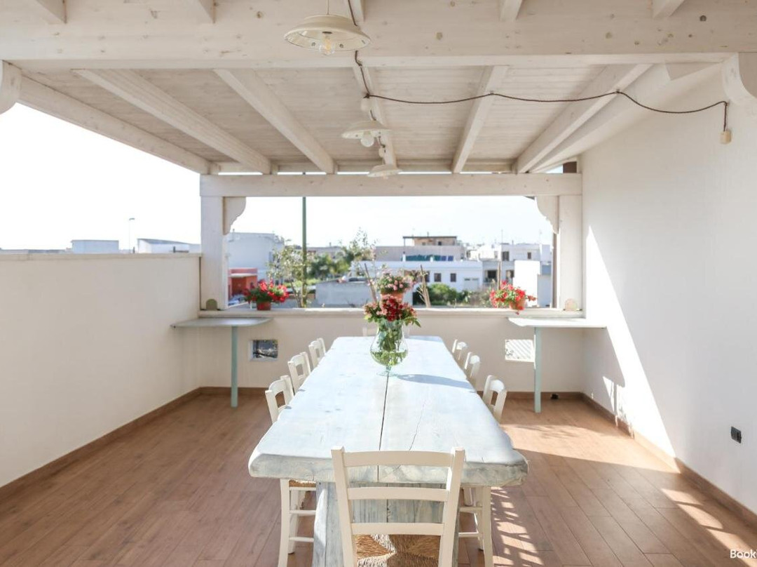 Blue And Blue City主图