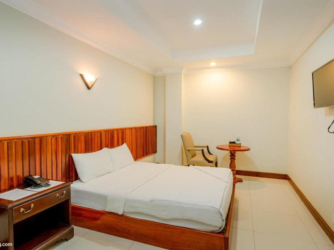 Holiday Hotel