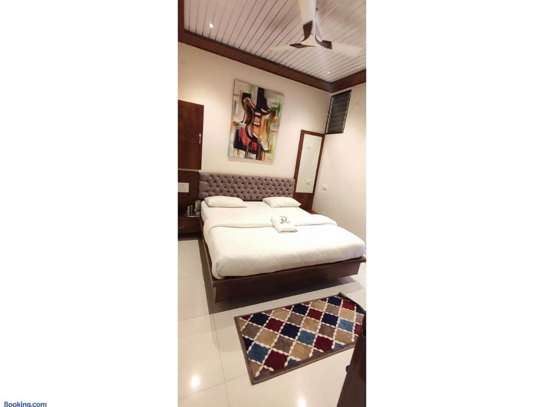 Dandeli Holiday Inn Lodge