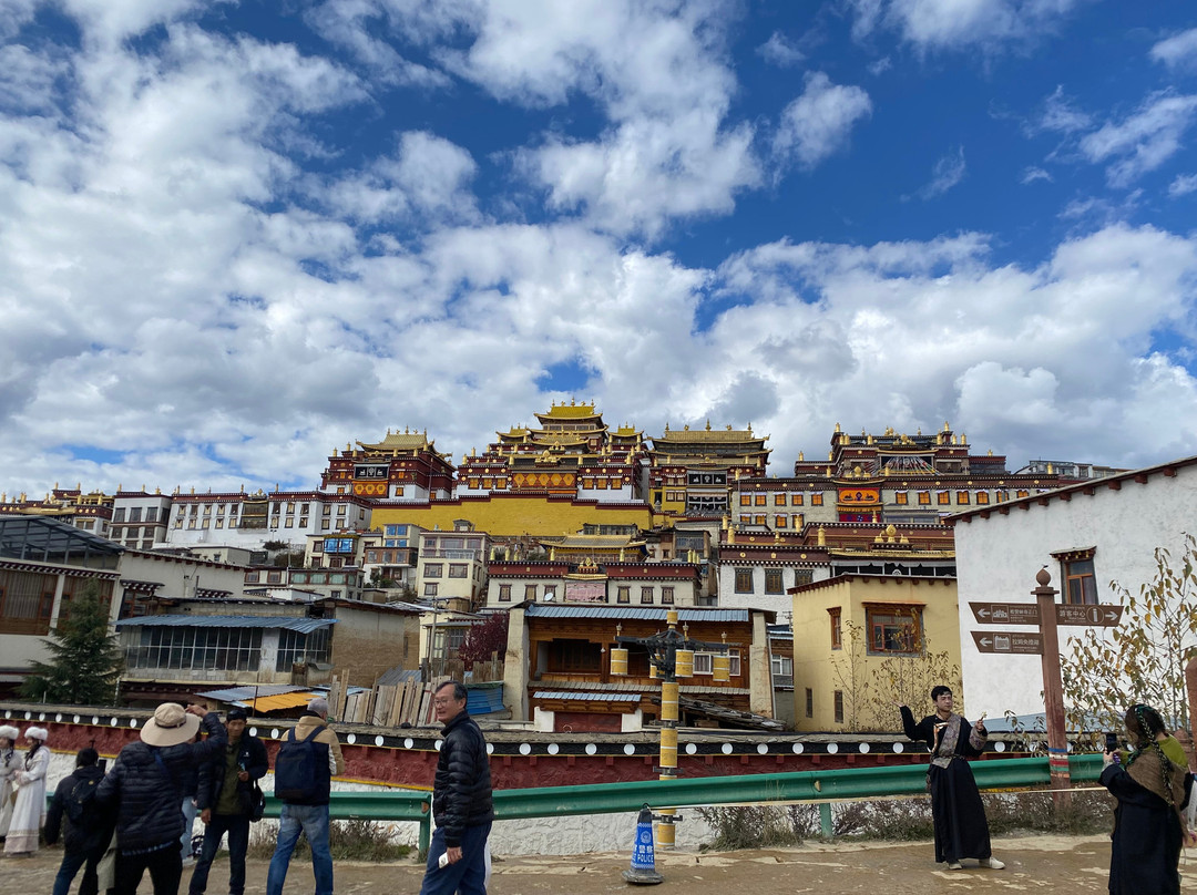 China Highlights Shangri La And Deqin.-香格里拉县必去景点