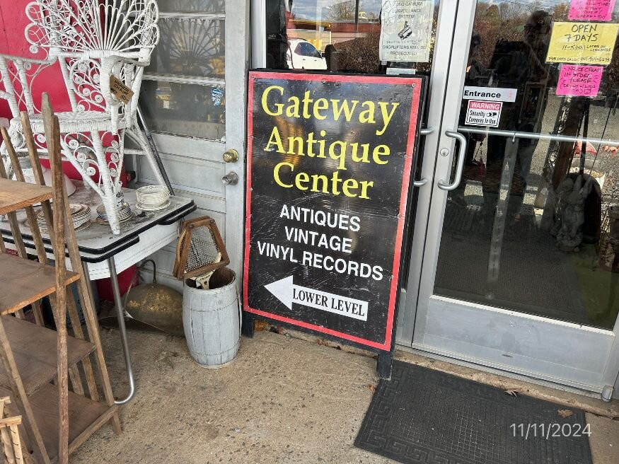 Gateway Antique Center景点图片