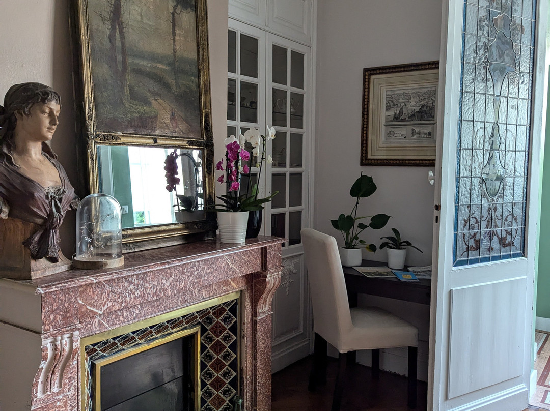 拉浩特蒙田酒店主图