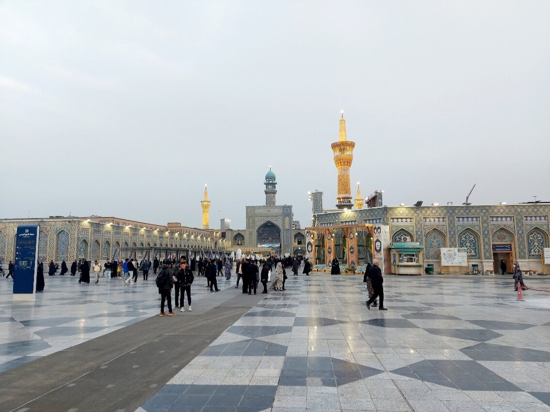 Imam Reza Holy Shrine景点图片