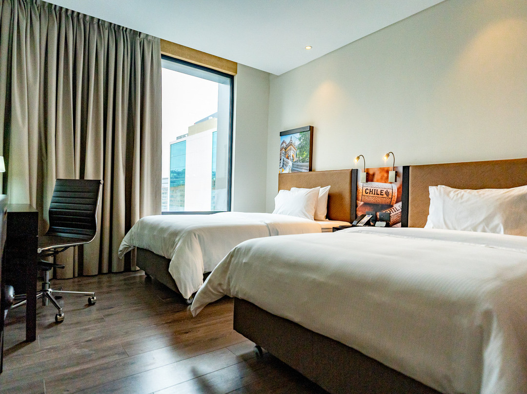 希尔顿欢朋酒店圣地亚哥拉斯孔德斯主图