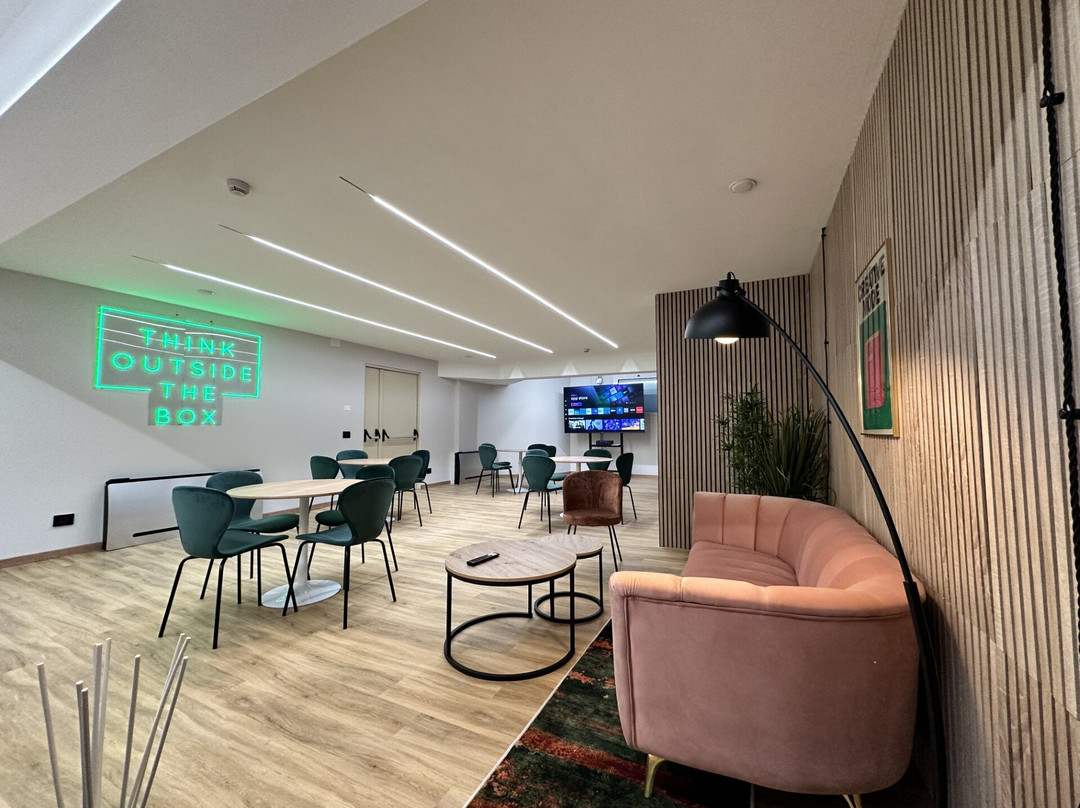 尹朋里亚酒店主图