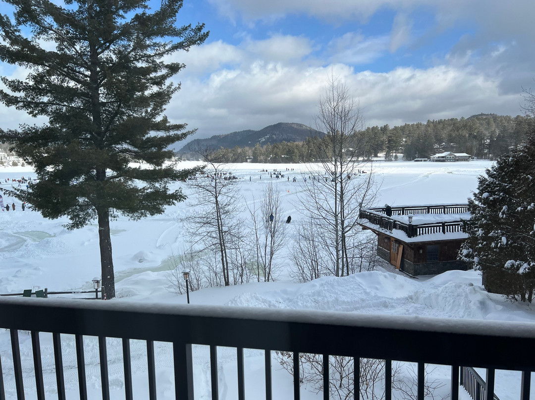 金箭湖畔度假酒店主图