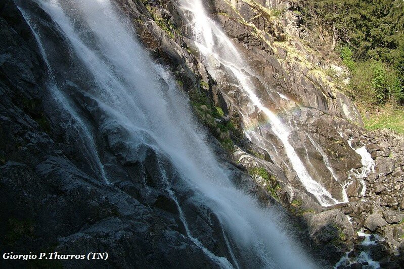 Nardis Waterfalls景点图片