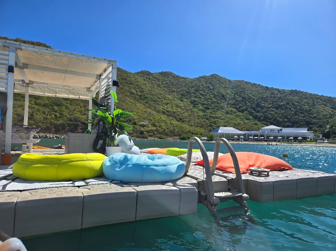 Le Radeau Bleu-Anse Marcel必去景点