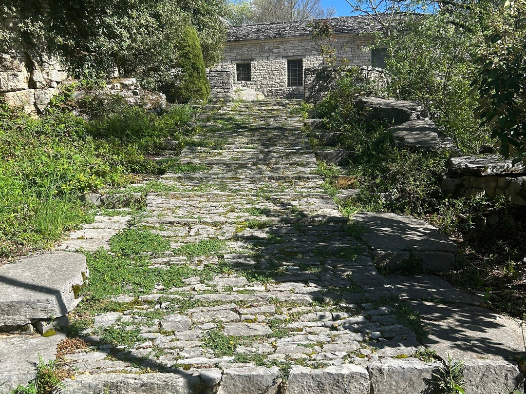 Monopatia Mountain Resort主图