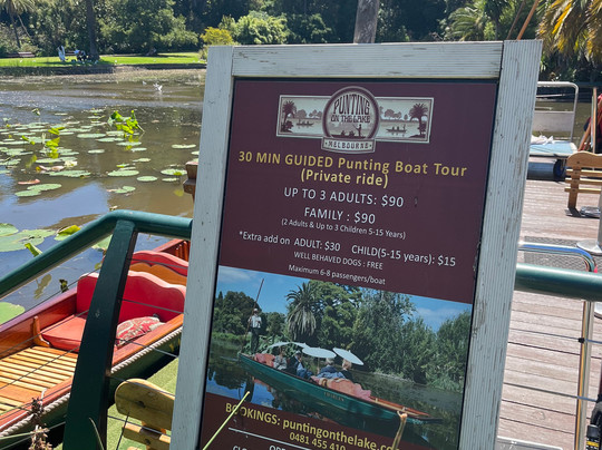 Punting On The Lake-墨尔本必去景点