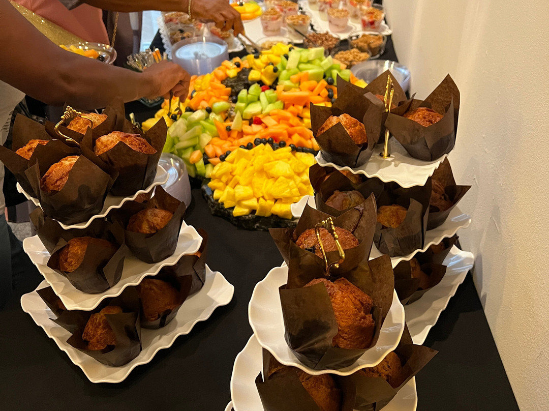 阿尔巴尼希尔顿花园酒店主图