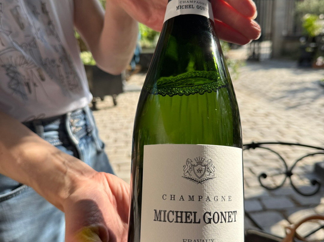 Champagne Michel Gonet-埃佩尔内必去景点