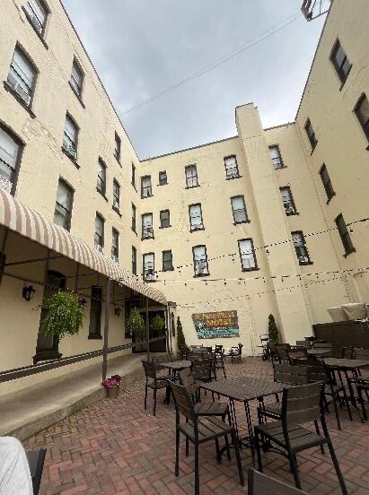 Penn Wells Hotel主图